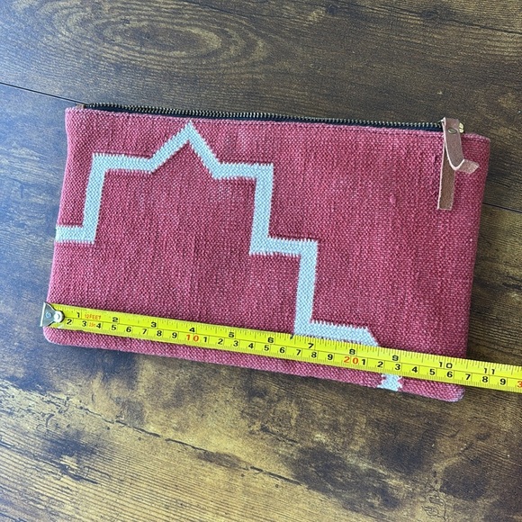 Red and White Geometric Clutch - Picture 6 of 6